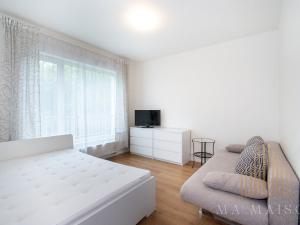Pronájem bytu 1+kk, Praha - Hlubočepy, Silurská, 33 m2