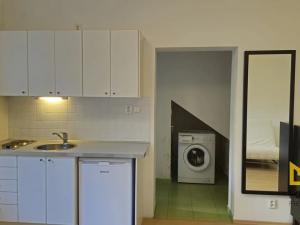 Pronájem bytu 1+kk, Praha - Záběhlice, náměstí Mezi zahrádkami, 30 m2