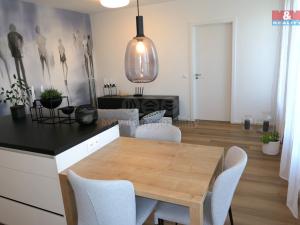 Pronájem bytu 2+kk, Praha - Horní Měcholupy, 52 m2
