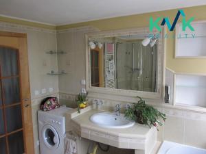 Pronájem bytu 3+1, Karlovy Vary, Šumavská, 77 m2