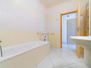 Pronájem bytu 2+kk, Praha - Stodůlky, náměstí Junkových, 50 m2