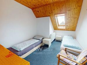Prodej komerční nemovitosti, Babice, 2930 m2