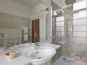 Prodej ubytování, Karlovy Vary, Jarní, 989 m2