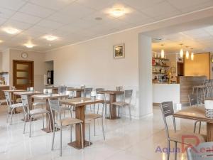 Prodej ubytování, Karlovy Vary, Jarní, 989 m2