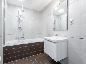 Pronájem bytu 2+kk, Praha - Vysočany, Bassova, 51 m2