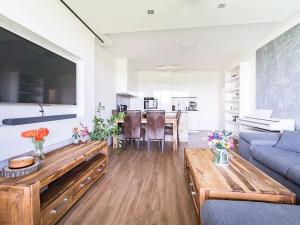 Prodej bytu 3+kk, Praha - Hrdlořezy, Mezitraťová, 82 m2