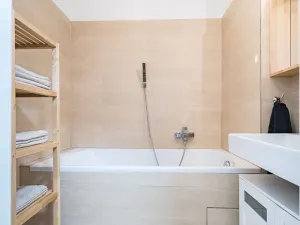 Prodej bytu 3+kk, Praha - Hrdlořezy, Mezitraťová, 82 m2