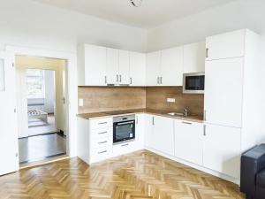 Pronájem bytu 2+kk, Praha - Strašnice, Na Třebešíně, 59 m2