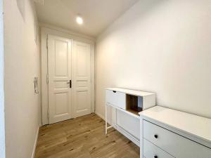 Pronájem bytu 2+kk, Praha, Zenklova, 54 m2