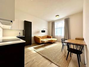 Pronájem bytu 2+kk, Praha, Zenklova, 54 m2