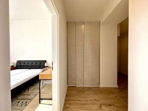 Pronájem bytu 2+kk, Praha, Zenklova, 54 m2
