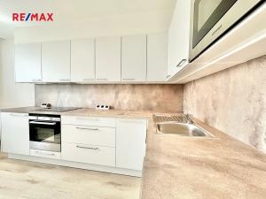 Pronájem bytu 3+kk, Praha - Kobylisy, Střekovská, 67 m2