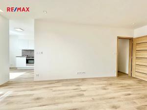 Pronájem bytu 3+kk, Praha - Kobylisy, Střekovská, 67 m2
