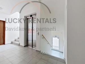 Prodej bytu 1+kk, Praha - Černý Most, Dobrovolného, 31 m2