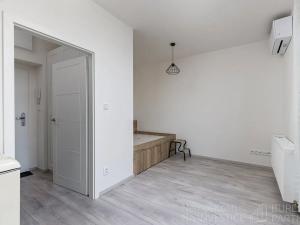 Pronájem bytu 1+kk, Praha - Libeň, náměstí Dr. Václava Holého, 22 m2