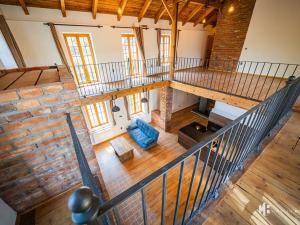 Pronájem atypického bytu, Květnice, Na Ladech, 110 m2