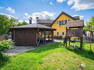 Pronájem atypického bytu, Květnice, Na Ladech, 110 m2