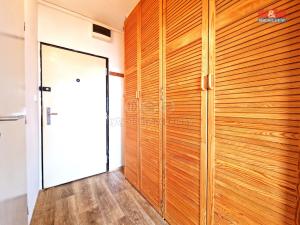 Pronájem bytu 1+kk, Praha - Prosek, Lovosická, 34 m2