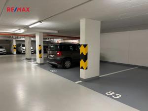 Pronájem garážového stání, Praha - Modřany, K Vystrkovu, 15 m2