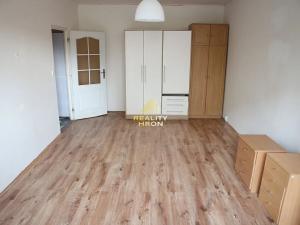 Prodej bytu 2+1, Chomutov, Dřínovská, 61 m2