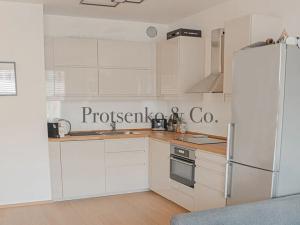 Pronájem bytu 2+kk, Praha - Karlín, Rohanské nábřeží, 60 m2