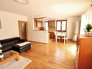 Prodej rodinného domu, Zlatníky-Hodkovice, V Břínkách, 150 m2