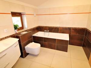 Prodej rodinného domu, Zlatníky-Hodkovice, V Břínkách, 150 m2