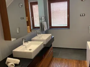 Pronájem rodinného domu, Ohrobec, V sedlištích, 220 m2