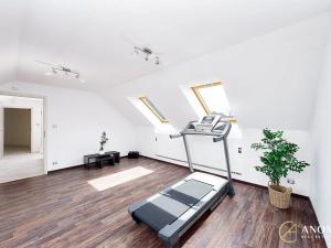 Prodej rodinného domu, Praha - Dolní Počernice, Bakurinova, 395 m2
