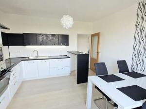 Pronájem bytu 3+1, Olomouc, Rumunská, 95 m2