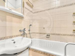 Prodej bytu 3+1, Ostrov, Kollárova, 71 m2