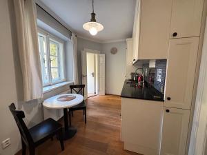 Pronájem bytu 2+1, Praha - Malá Strana, Zámecká, 47 m2