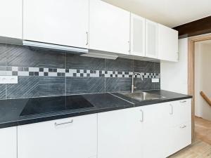 Pronájem bytu 2+kk, Praha - Kobylisy, Pod hliništěm, 53 m2