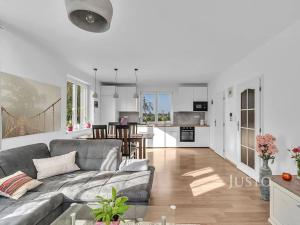 Pronájem rodinného domu, Mukařov, Kopretinová, 140 m2