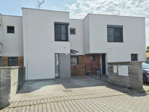 Pronájem rodinného domu, Jenštejn, Zlatnická, 90 m2