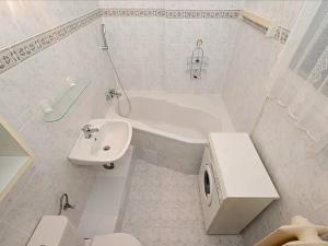 Pronájem bytu 1+kk, Praha - Střešovice, Myslbekova, 28 m2