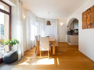Prodej rodinného domu, Praha - Lipence, U lip, 280 m2