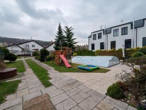 Prodej vícegeneračního domu, Praha - Zbraslav, Studniční, 242 m2