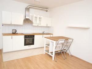 Pronájem bytu 1+kk, Praha - Horní Měcholupy, Mantovská, 40 m2