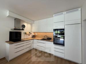 Pronájem bytu 2+kk, Praha - Modřany, Na Komořsku, 59 m2