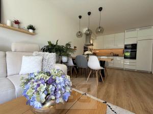 Pronájem bytu 2+kk, Praha - Modřany, Na Komořsku, 59 m2