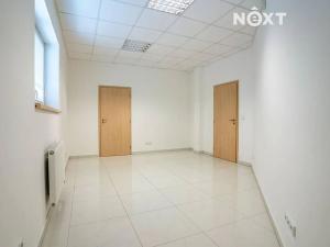 Pronájem obchodního prostoru, Hradec Králové, Víta Nejedlého, 300 m2