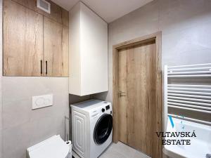Pronájem bytu 2+kk, Praha - Karlín, Křižíkova, 53 m2