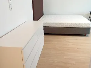 Pronájem bytu 1+kk, Praha - Vysočany, Poděbradská, 26 m2