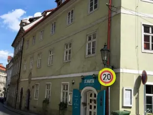 Prodej vícegeneračního domu, Praha, Vlašská, 1011 m2