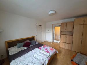 Pronájem bytu 2+1, Praha - Ruzyně, Stochovská, 56 m2