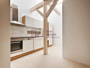 Pronájem bytu 1+kk, Jindřichův Hradec, nám. Míru, 67 m2
