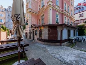 Pronájem restaurace, Karlovy Vary, Svahová, 180 m2