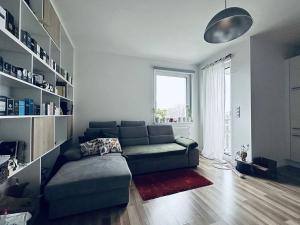 Pronájem bytu 2+kk, Praha - Strašnice, Zvěřinova, 49 m2