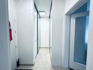 Pronájem bytu 2+kk, Praha - Strašnice, Zvěřinova, 49 m2